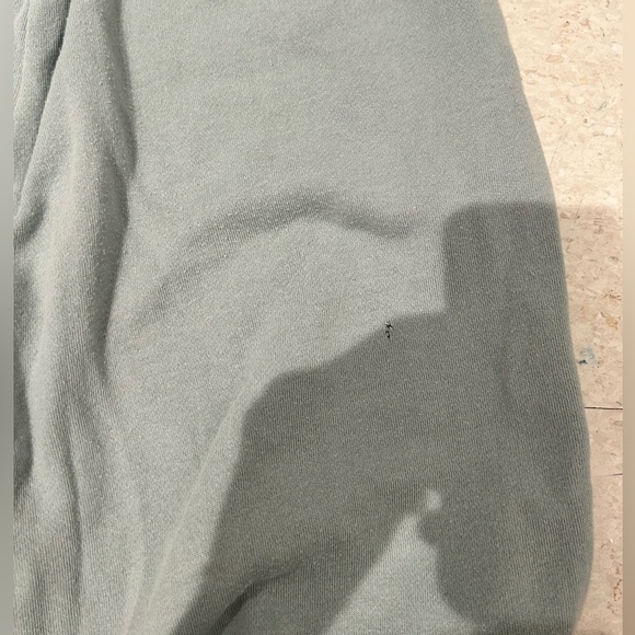 Green Sweats - Picture 4 of 5
